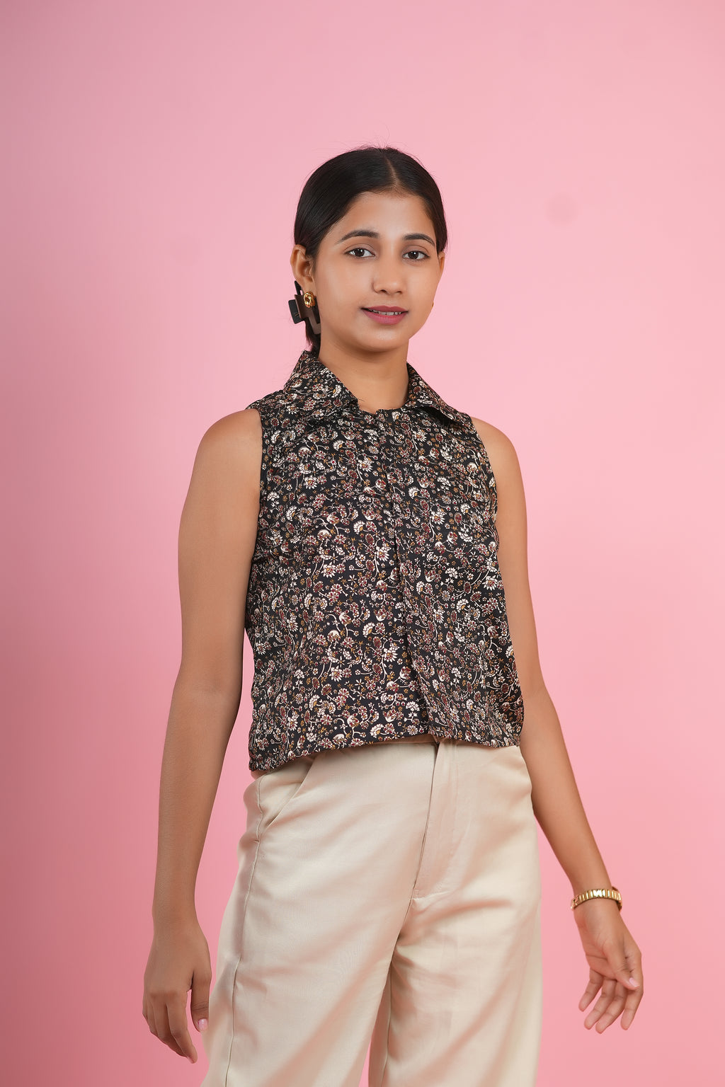 Vintage Floral Print Sleeveless Collared Top
