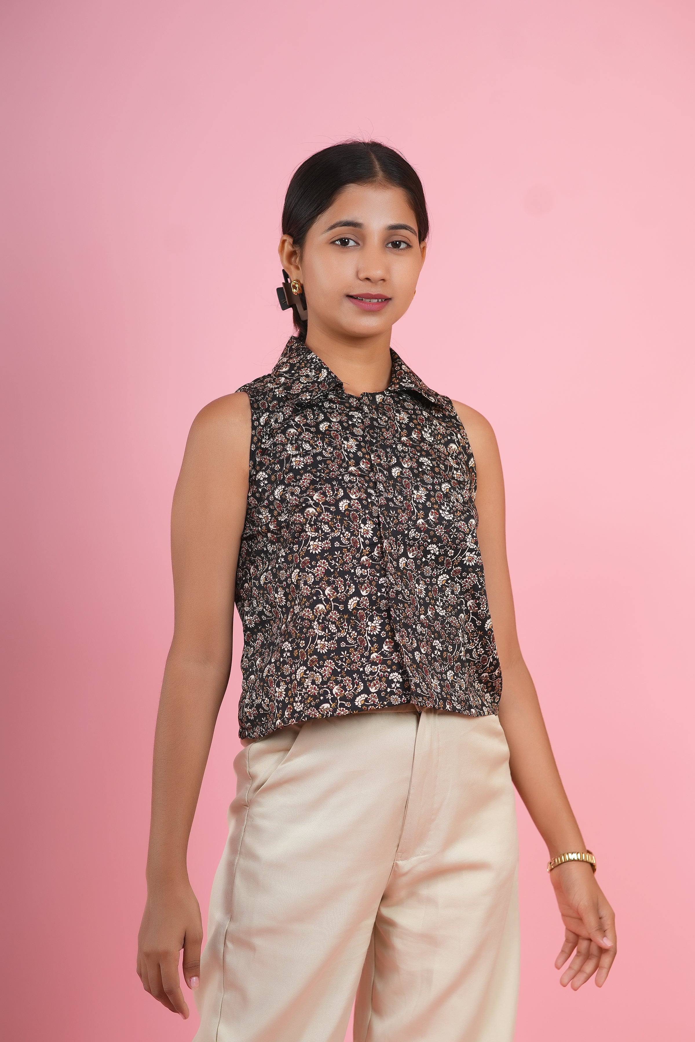 Vintage Floral Print Sleeveless Collared Top