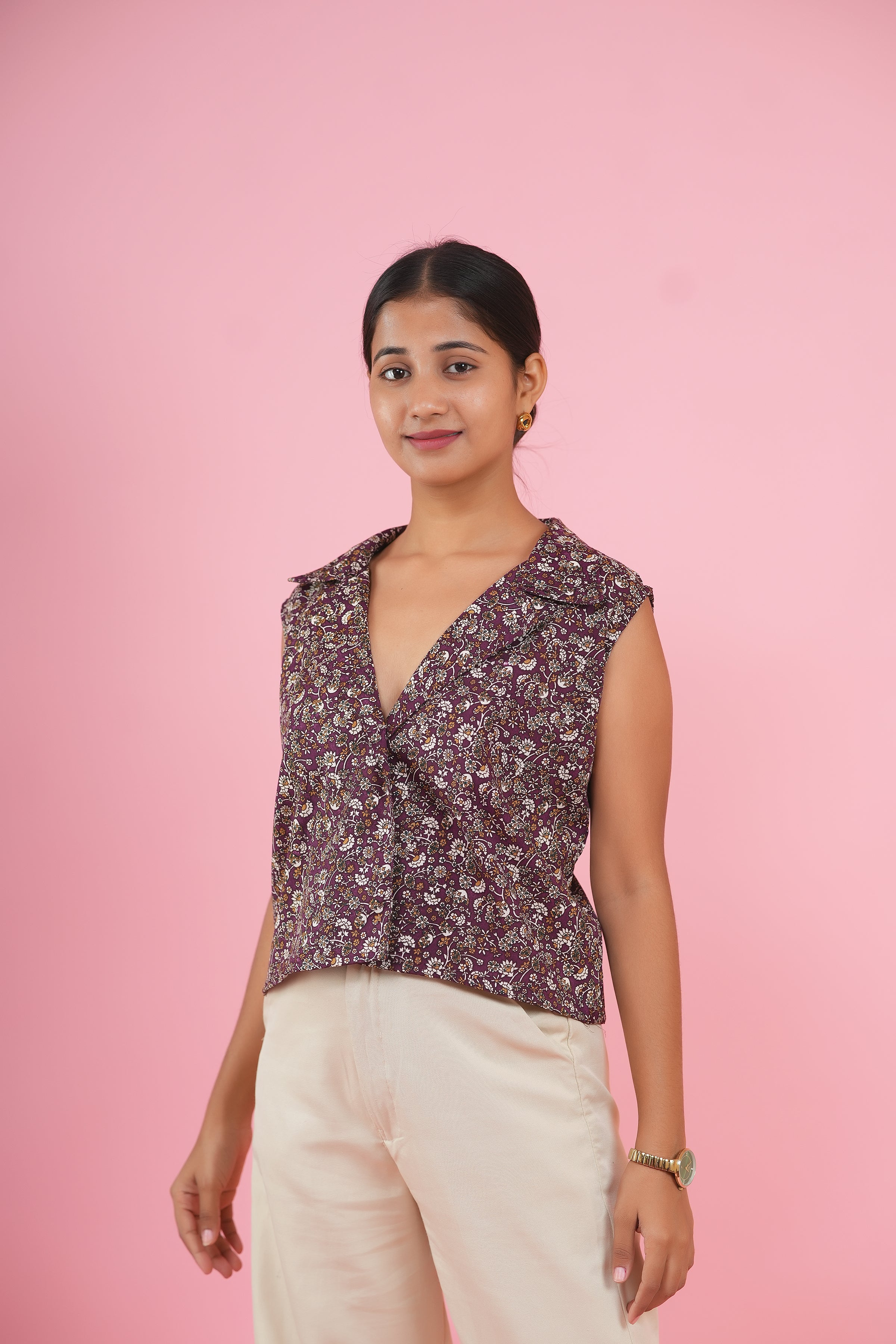 Berry Floral Print Sleeveless V-Neck Collared Top