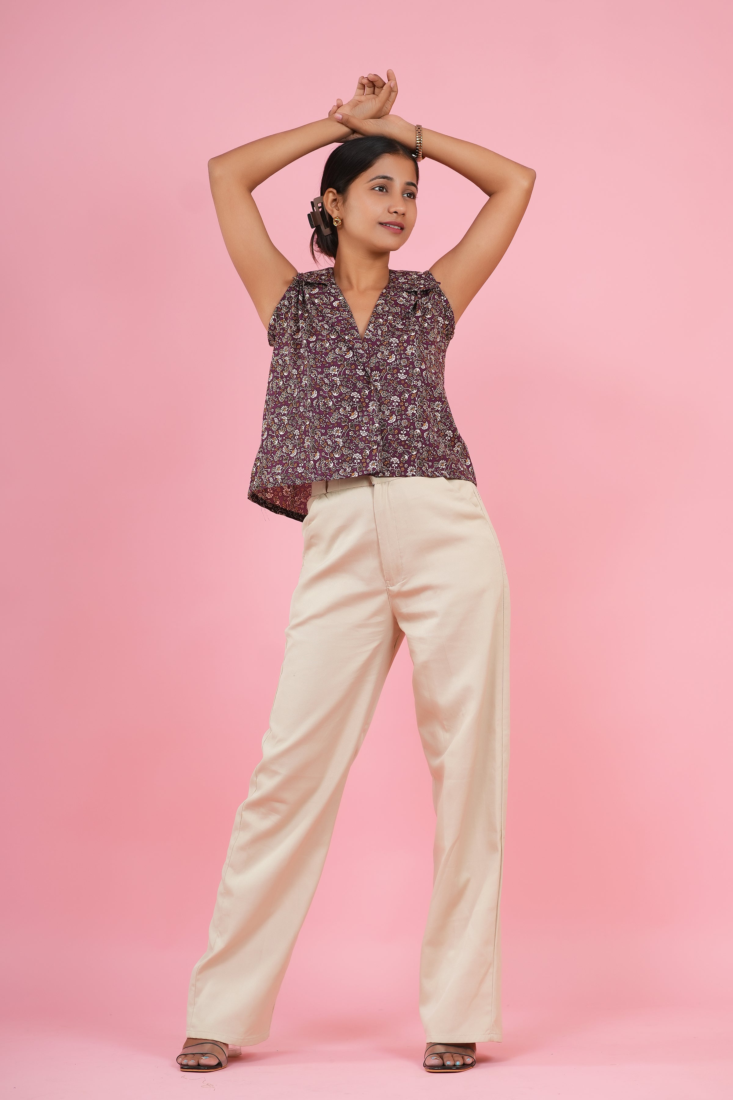 Berry Floral Print Sleeveless V-Neck Collared Top