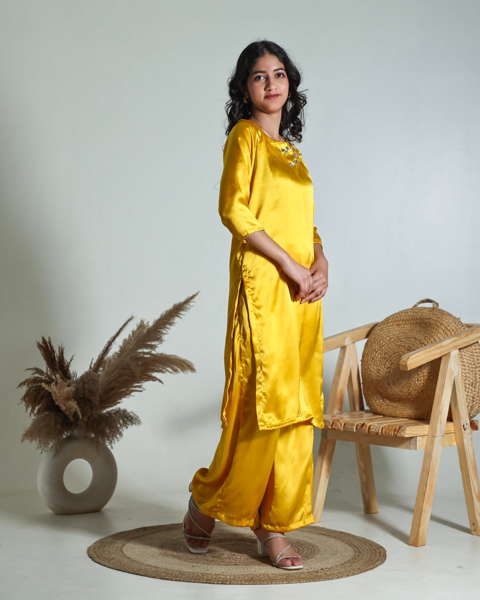 Noor SUITS